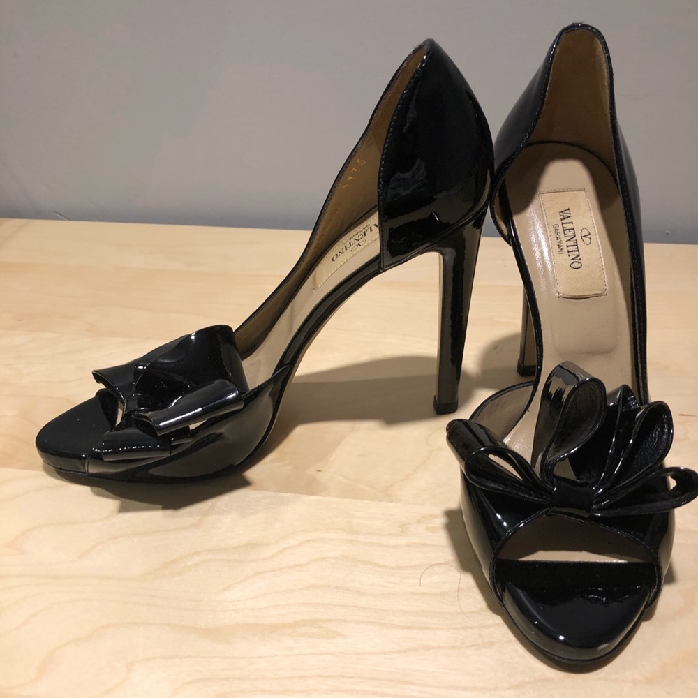 Valentino Dorsey Pump
